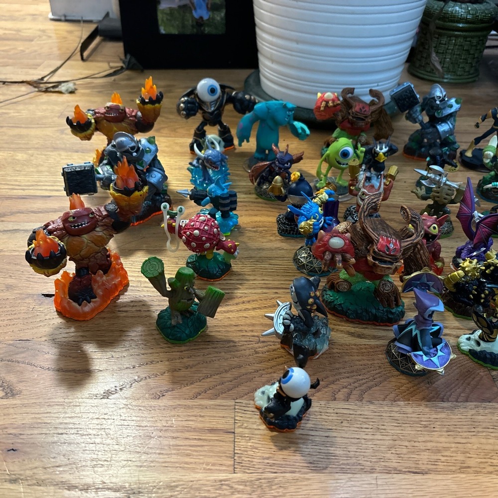 Activision Skylanders Disney Infinity Figure Lot Mixed Size Multicolor Good Used - Picture 3 of 9